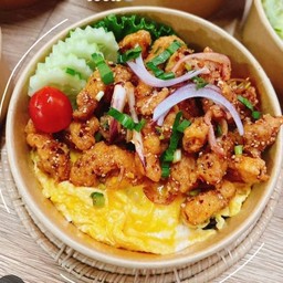 ข้าวไข่ข้นยำไก่แซ่บ