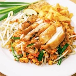 ผัดไทย+สุกี้... by ฎํณาล สุขุมวิท 101/1