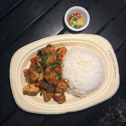 ข้าวกะเพราไก่กรอบ