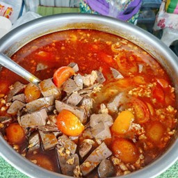 ขนมจีนน้ำเงี้ยวกระดูกหมู