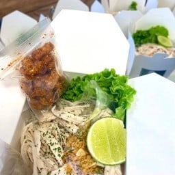 หมี่ไก่ฉีก ขอบคุณ Cup - หน้าตลาดดอกไม้ปากคลองใหม่ ไม่มีสาขา