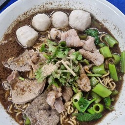 ก๋วยเตี๋ยวหมูน้ำตก