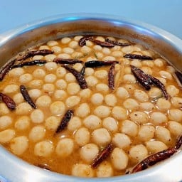 ขนมจีนน้ำยา ตลาดเจ้าพรหม