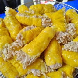 เกี๊ยวหมูเด้งไส้เห็ดเข็มทอง4ชิ้น