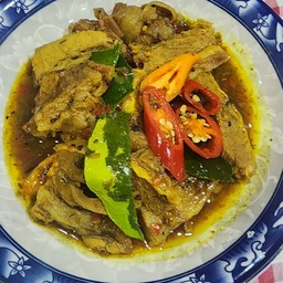 เนื้อตุ๋นคั่วพริกแกง( แกงใต้) กับข้าว