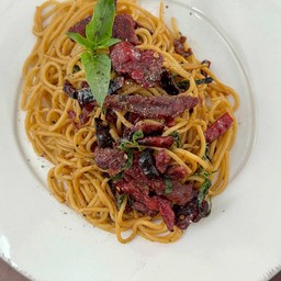 สปาเก็ตตี้จิ้นเกลือพริกแห้ง