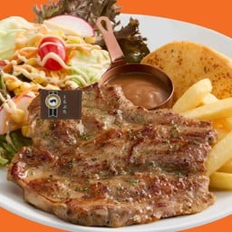 สเต๊กสันคอคูโรบูตะหมักพริกไทยดำ