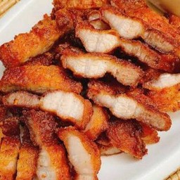 สามชั้นทอดน้ำปลา