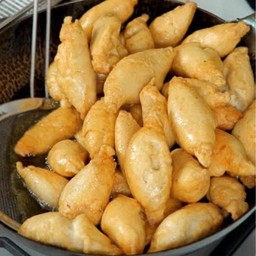 ลูกชิ้นปลาระเบิดทอด