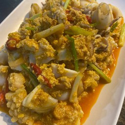 หมึกผัดไข่เค็ม