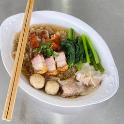 บะหมี่เกี๊ยว หมูกรอบเป็ดย่าง