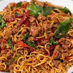 มาม่าผัดกระเพราหมูสับ