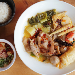 ต้มซุปผักกาดดอง 酸菜火锅汤