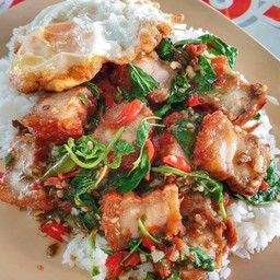 กระเพาหมูกรอบ