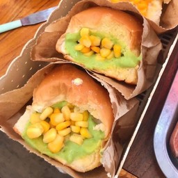 ขนมปังไส้สังขยาใบเตย ข้าวโพด