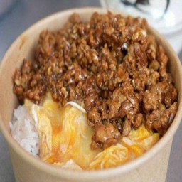 E8 ข้าวไข่ข้น หมูสับผัดกระเทียม