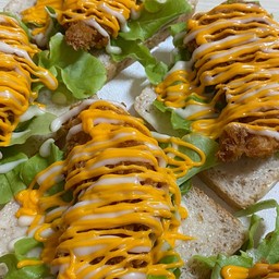 แซนด์วิช ไก่กรอบ ซอสชีส