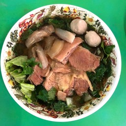 ก๋วยเตี๋ยวรวม พิเศษ(ชิ้น+เปื่อย+เอ็น)