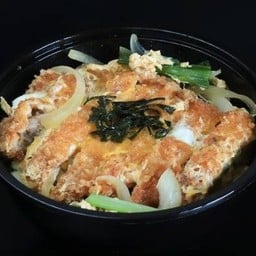 ข้าวหน้าหมูทอดใส่ไข่ (คัตสึด้ง)