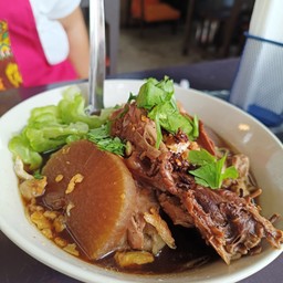 ก๋วยเตี๋ยวไก่พิเศษ