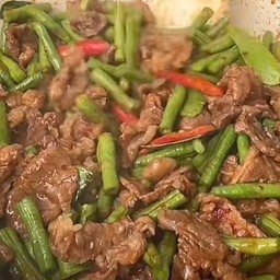 D2 ข้าว+ผัดพริกแกง เนื้อสับ/เนื้อชิ้น/ปลาดอลลี่