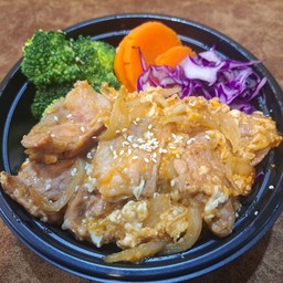 ข้าวหมูไสล์ผัดซอสญี่ปุ่น