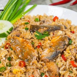 ข้าวผัดปลากระป๋องพริกสด