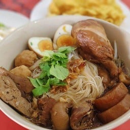 ก๋วยเตี๋ยวไก่ (บุฟเฟ่) ซดเตี๋ยว เฅี้ยวข้าว