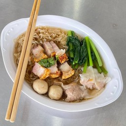 บะหมี่เกี๊ยว หมูกรอบล้วน