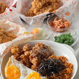 ไก่ไม่มีกระดูก2ชิ้น+มาม่าเดับเบิ้ล+กิมจิ/ยำสาหร่าย