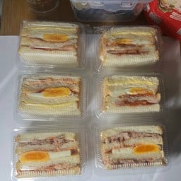 นานา ขนมปังแซนด์วิช ใส้บึ้มม“🥪 รัชโยธิน