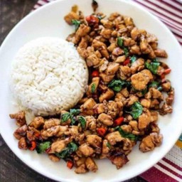 กระเพราไก่สับ