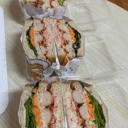 แซนด์วิชเกาหลี ไส้กรอก ปูอัด