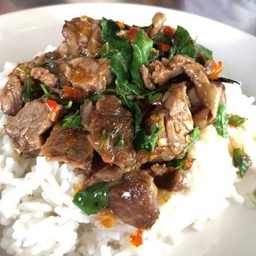 ข้าวราดกะเพราเนื้อ
