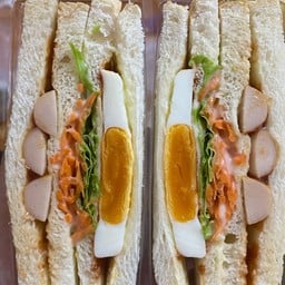 อิ่มคู่ ไข่ไก่ ไส้กรอก