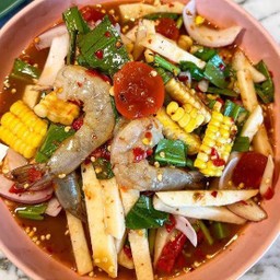 ยำมะม่วงข้าวโพดกุ้งสด