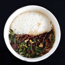 ข้าวกะเพราเป็ดย่าง