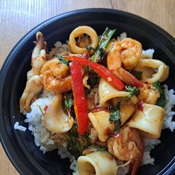 กะเพราพริกแห้ง+ทะเล