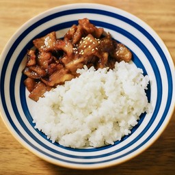 ข้าวญี่ปุ่นหน้าสันคอหมูสไลด์เทอริยากิ