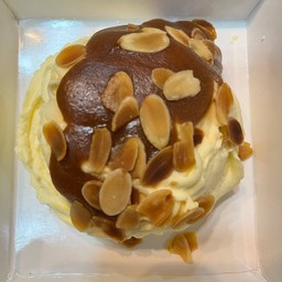 เค้กครีมสดคาราเมลอัลมอนด์