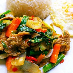 ผัดฉ่าหมูชิ้น ราดข้าว