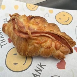 ครัวซองแฮมชีส