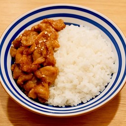 ข้าวญี่ปุ่นหน้าสันคอหมูสไลด์โคชูจัง