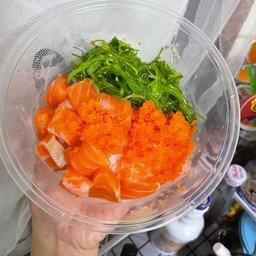 ข้างหน้าแซลม่อนยำสาหร่ายไข่กุ้ง