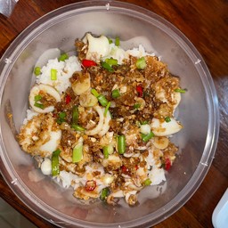 ข้าวหมึกคั่วพริกเกลือ