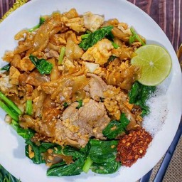 ผัดซีอิ๊ว เส้นใหญ่ หมูชิ้น