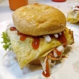 เบอร์เกอร์ไก่ห่อไข่