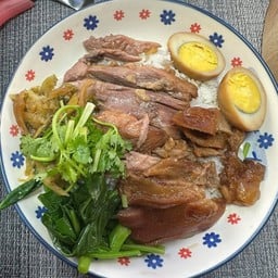 ร้านข้าวขาหมูพูนทรัพย์ (หน้าโลบินสันสมุทรปราการ) ติดไก่ย่าง5ดาวด้านหน้า โบบินสันสมุทรปราการ