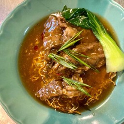 บะหมี่หน้าเนื้องน่องหม้อดิน LM