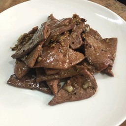 ผัดตับหมูกระเทียมเป็นกับข้าว